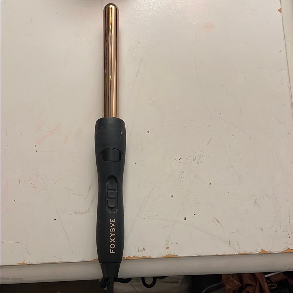 Black and Gold Curling Wand